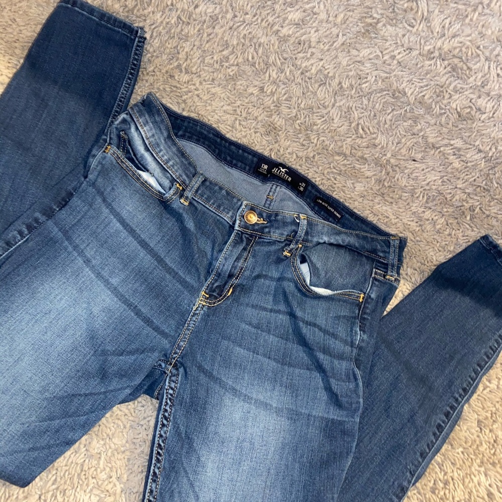 Hollister super skinny jeggings.